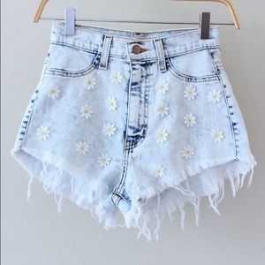cute flower print jean shorts <3